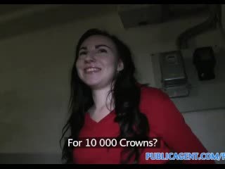 Jessie pred verejným agentom zvlhla od vzrušenia